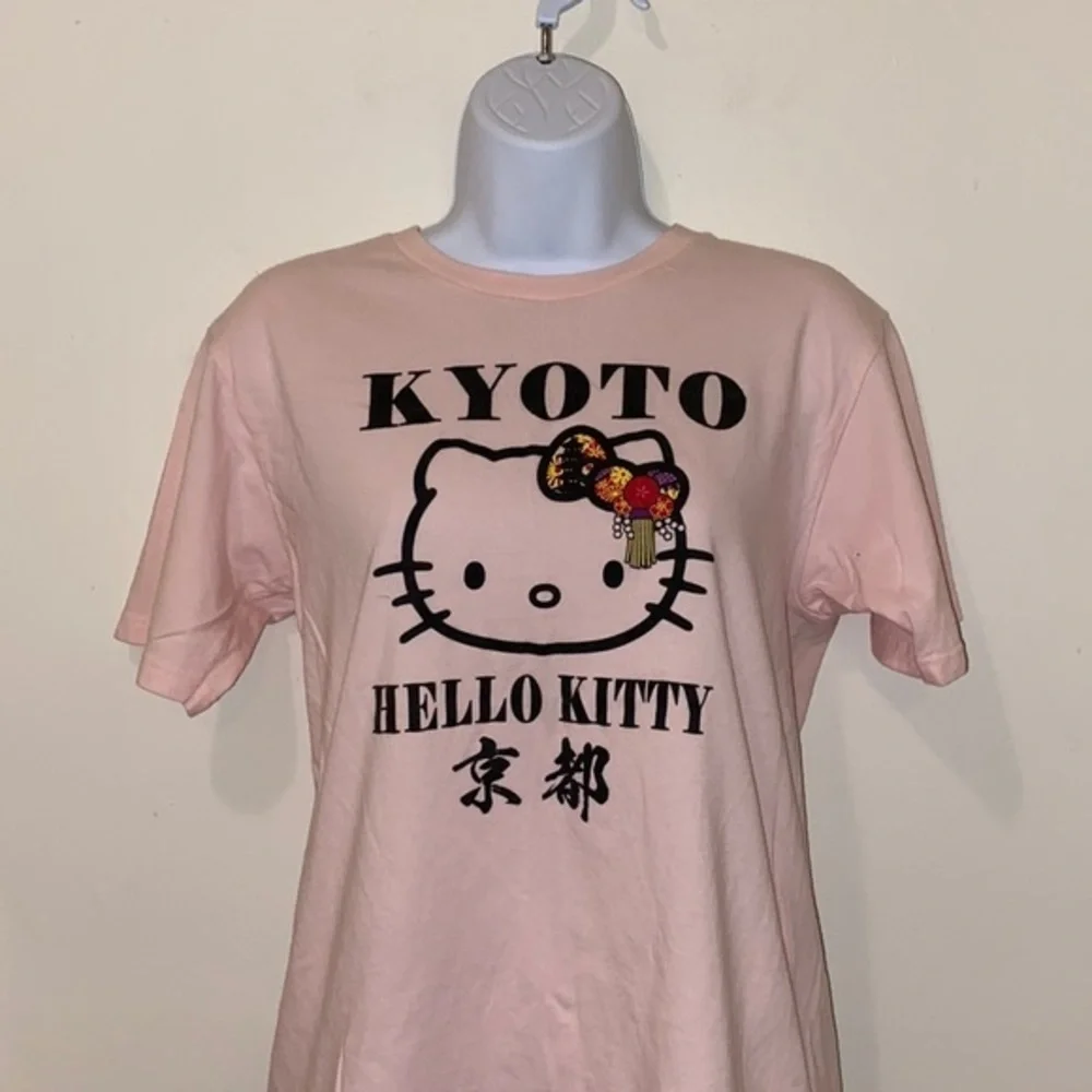Rare Women’s Hello Kitty Kyoto,Japan Graphic Tee - Picture 2 of 10